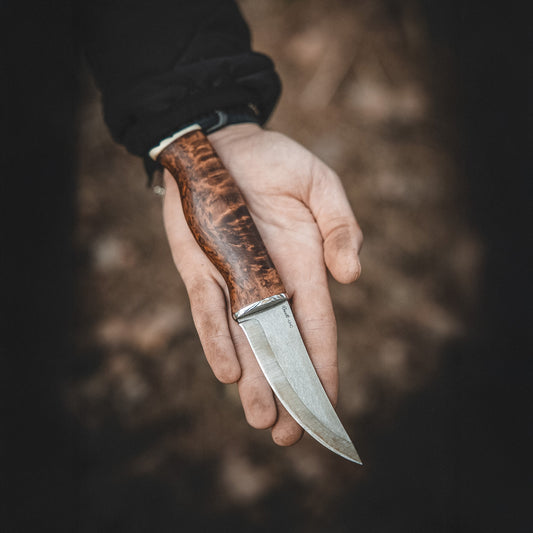 Handmade Finnish hunting knife from Roselli in model "Hunting knife Nalle" Comes with  UHC steel and detail such as silver ferrule and reindeer antler details 